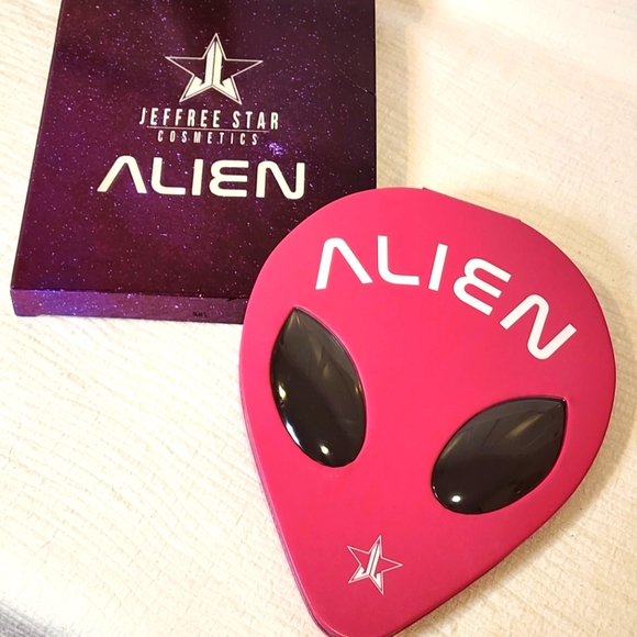 Jeffree Star Other - Jeffrey Star - Alien Eye Shadow Pallette
